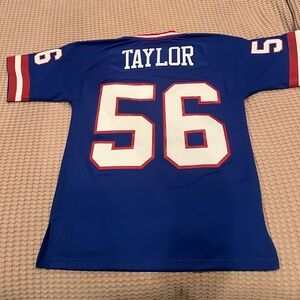 ThrowBack 1986 Lawrence Taylor jersey 
Size small.